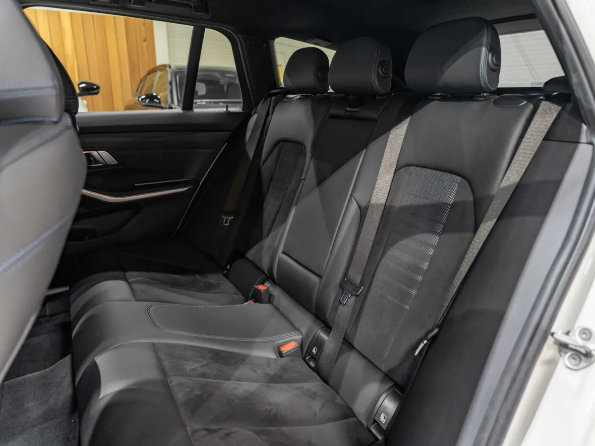 330e M-Sport 292PK, Facelift, Shadow Line, Wide Screen, Voll Led, Navi, Adaptive Cruise, Voll Onderhoud