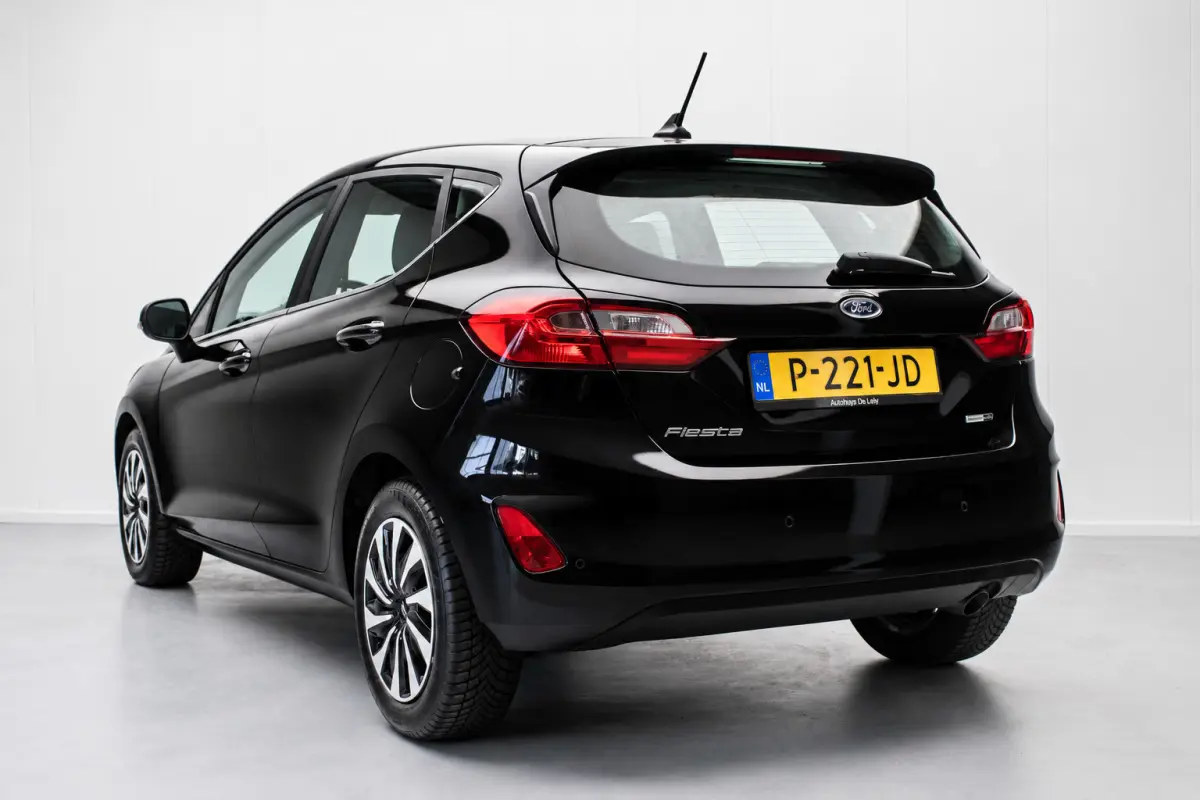 1.0 EcoBoost 125PK Hybrid Titanium NL-auto [ Carplay LED Draadloze Telefoonlader Parkeersensoren Climate Control ]
