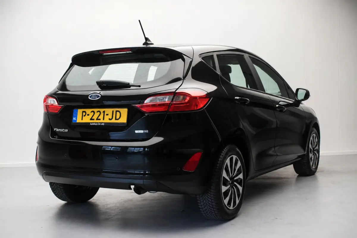 1.0 EcoBoost 125PK Hybrid Titanium NL-auto [ Carplay LED Draadloze Telefoonlader Parkeersensoren Climate Control ]