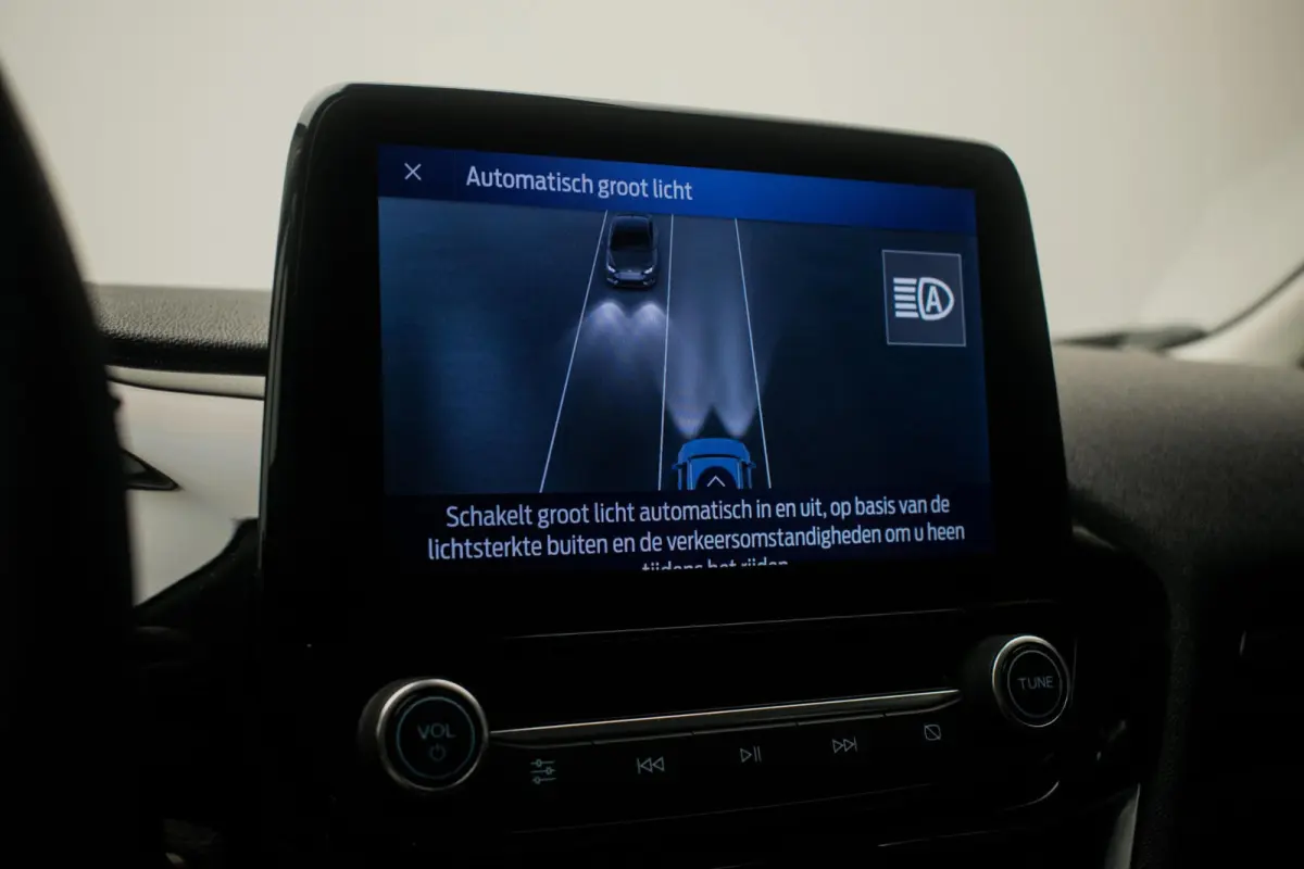 1.0 EcoBoost 125PK Hybrid Titanium NL-auto [ Carplay LED Draadloze Telefoonlader Parkeersensoren Climate Control ]