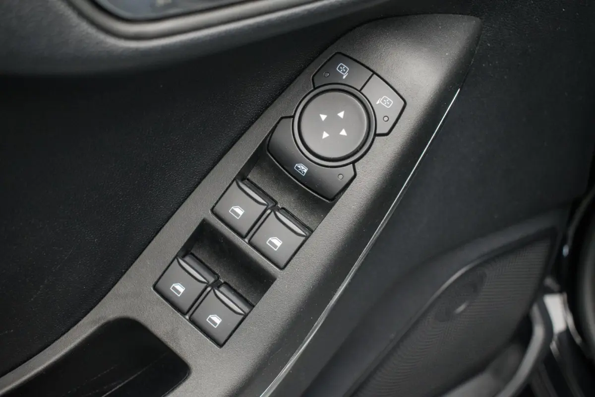 1.0 EcoBoost 125PK Hybrid Titanium NL-auto [ Carplay LED Draadloze Telefoonlader Parkeersensoren Climate Control ]