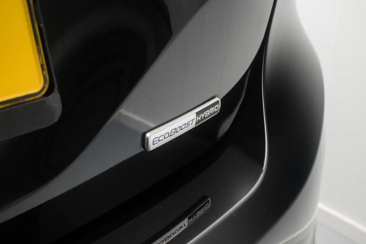 1.0 EcoBoost 125PK Hybrid Titanium NL-auto [ Carplay LED Draadloze Telefoonlader Parkeersensoren Climate Control ]
