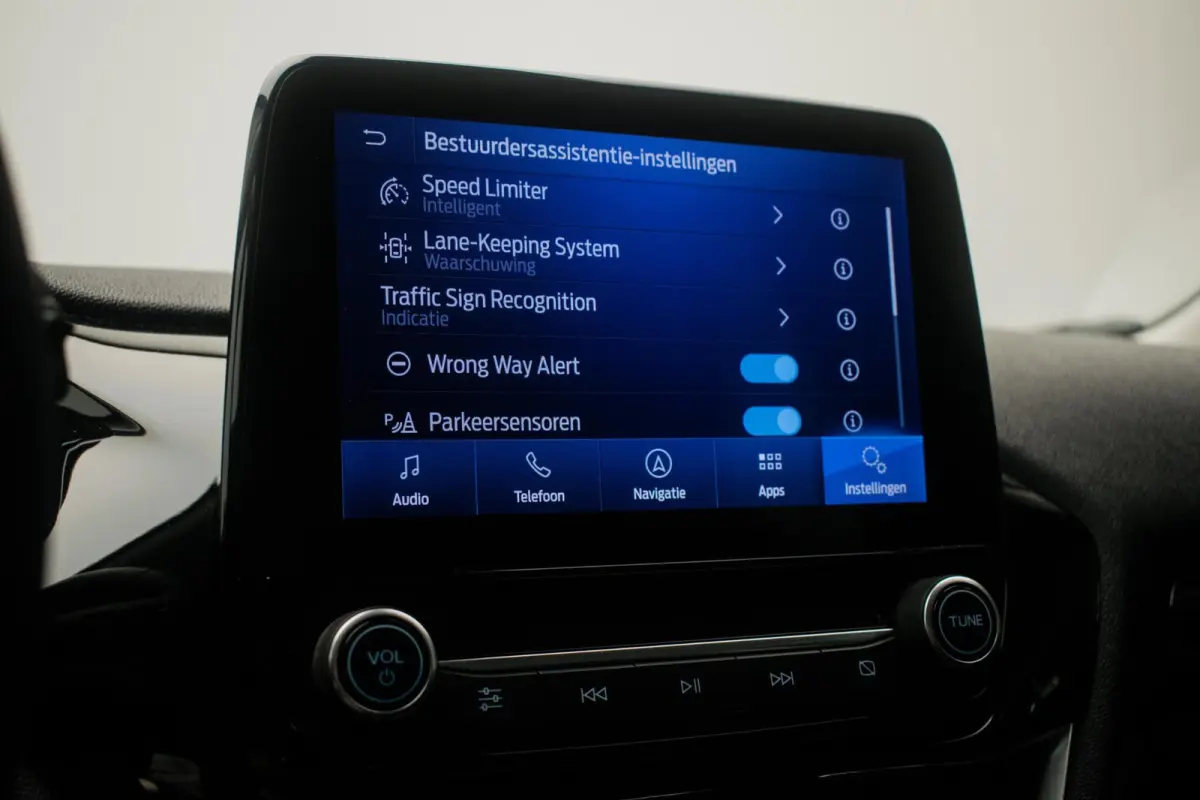 1.0 EcoBoost 125PK Hybrid Titanium NL-auto [ Carplay LED Draadloze Telefoonlader Parkeersensoren Climate Control ]