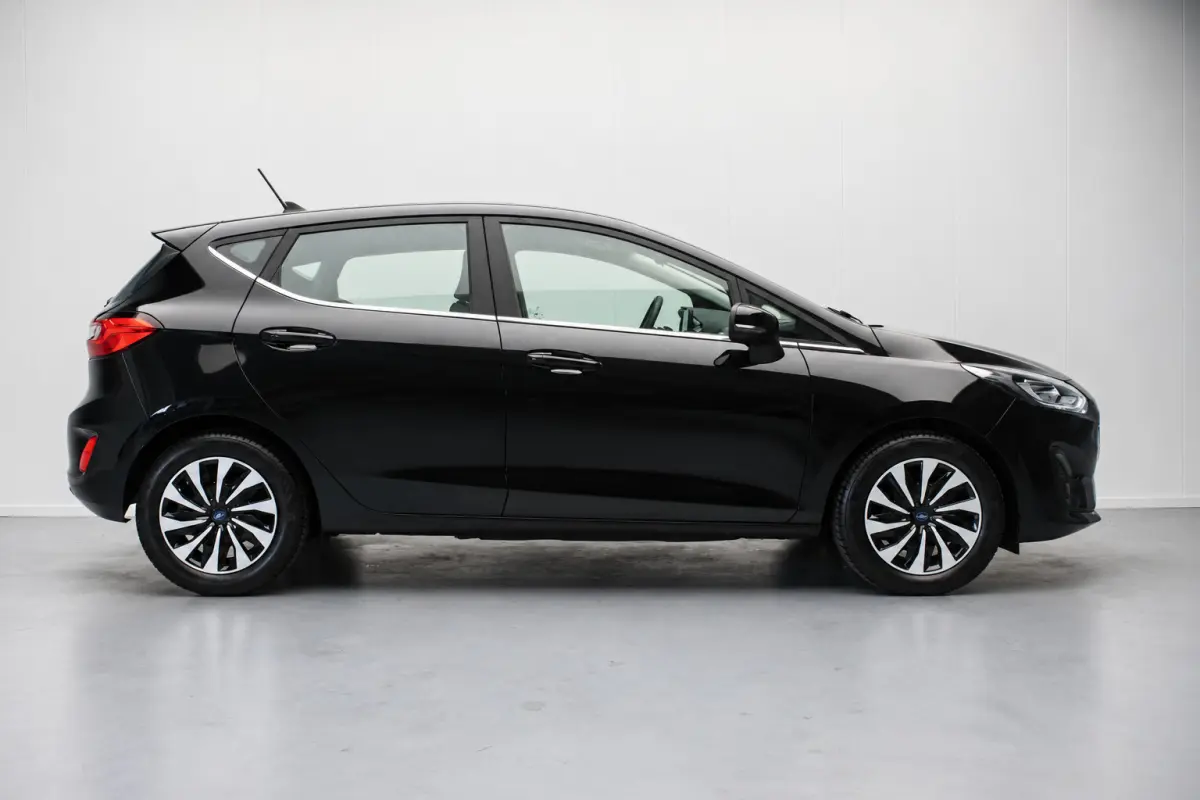 1.0 EcoBoost 125PK Hybrid Titanium NL-auto [ Carplay LED Draadloze Telefoonlader Parkeersensoren Climate Control ]