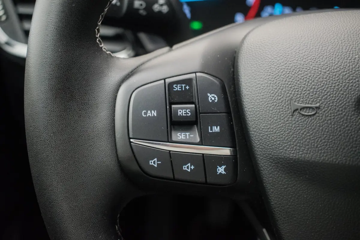 1.0 EcoBoost 125PK Hybrid Titanium NL-auto [ Carplay LED Draadloze Telefoonlader Parkeersensoren Climate Control ]