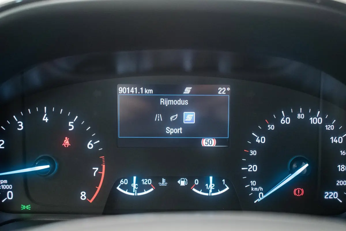 1.0 EcoBoost 125PK Hybrid Titanium NL-auto [ Carplay LED Draadloze Telefoonlader Parkeersensoren Climate Control ]