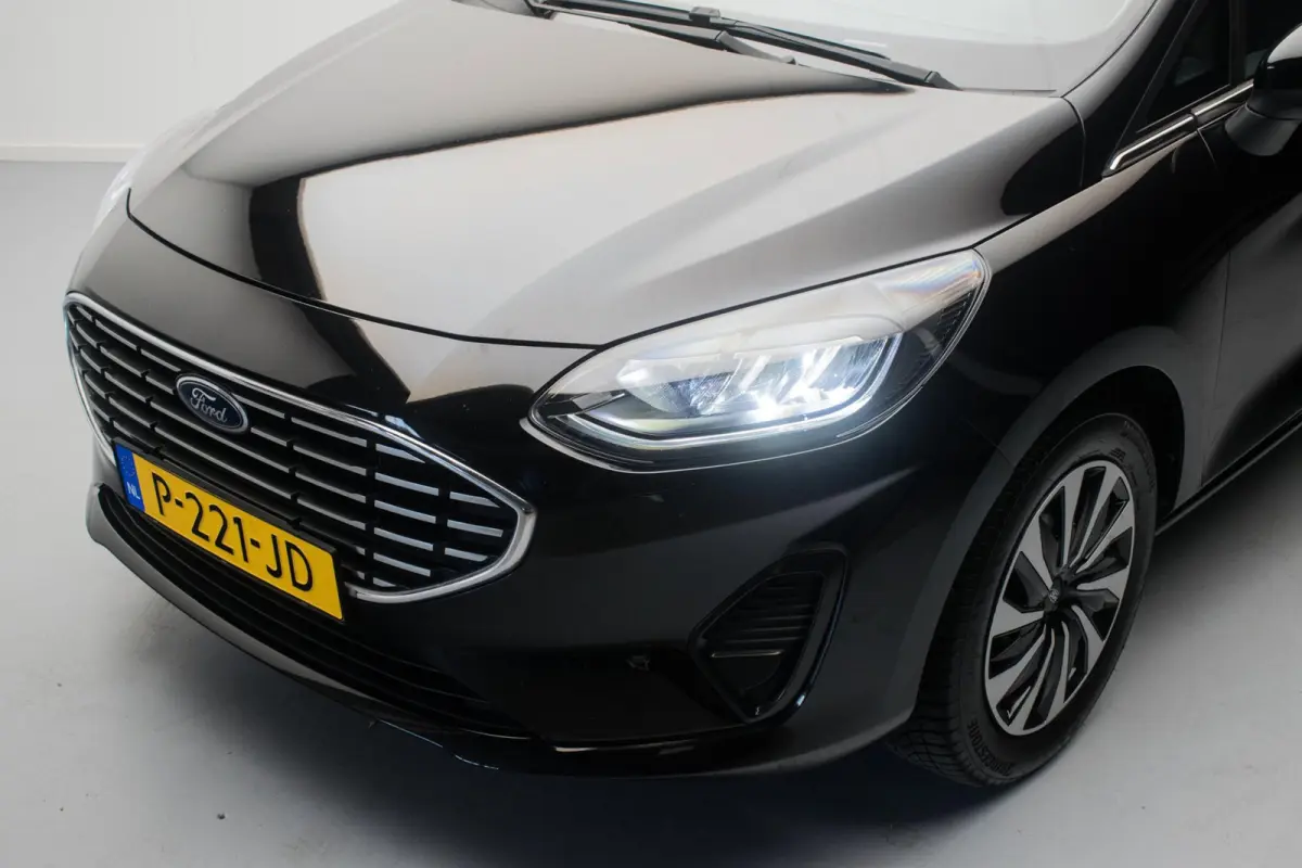 1.0 EcoBoost 125PK Hybrid Titanium NL-auto [ Carplay LED Draadloze Telefoonlader Parkeersensoren Climate Control ]