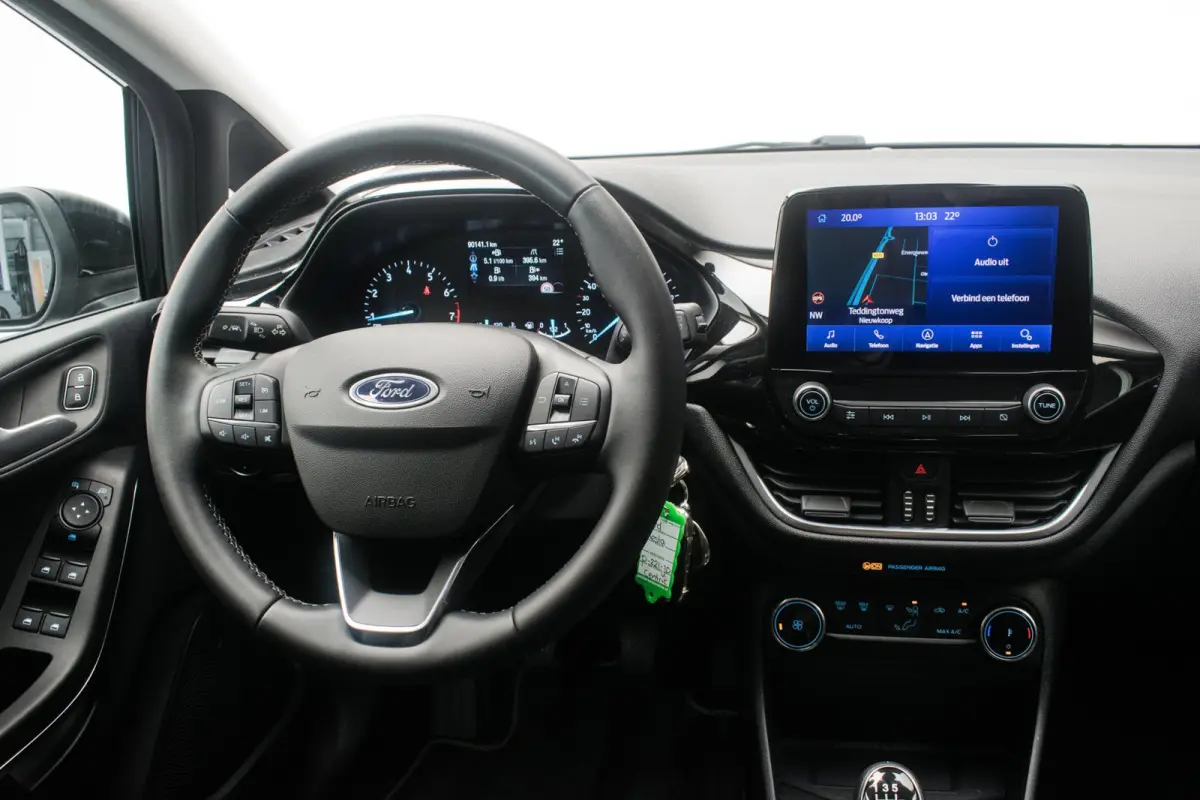 1.0 EcoBoost 125PK Hybrid Titanium NL-auto [ Carplay LED Draadloze Telefoonlader Parkeersensoren Climate Control ]