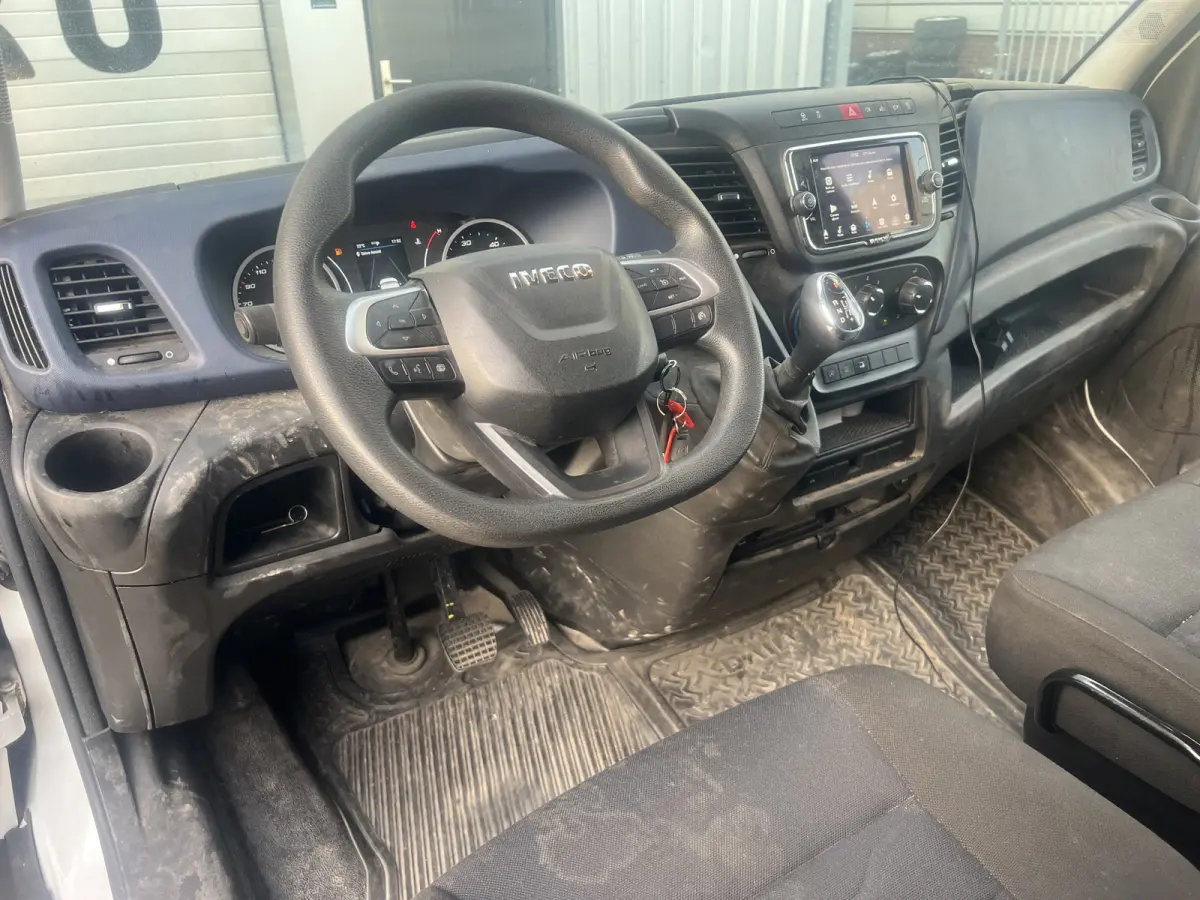 35S16 2.3 | AUTOMAAT | BAKWAGEN / MEUBELBAK | LAADKLEP | TREKHAAK | CAMERA | NAVI | CRUISE CONTROL | AIRCO | DAB | BLUETOOTH