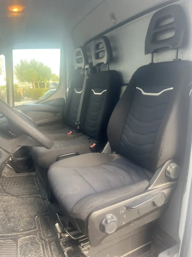 35S16 2.3 | AUTOMAAT | BAKWAGEN / MEUBELBAK | LAADKLEP | TREKHAAK | CAMERA | NAVI | CRUISE CONTROL | AIRCO | DAB | BLUETOOTH
