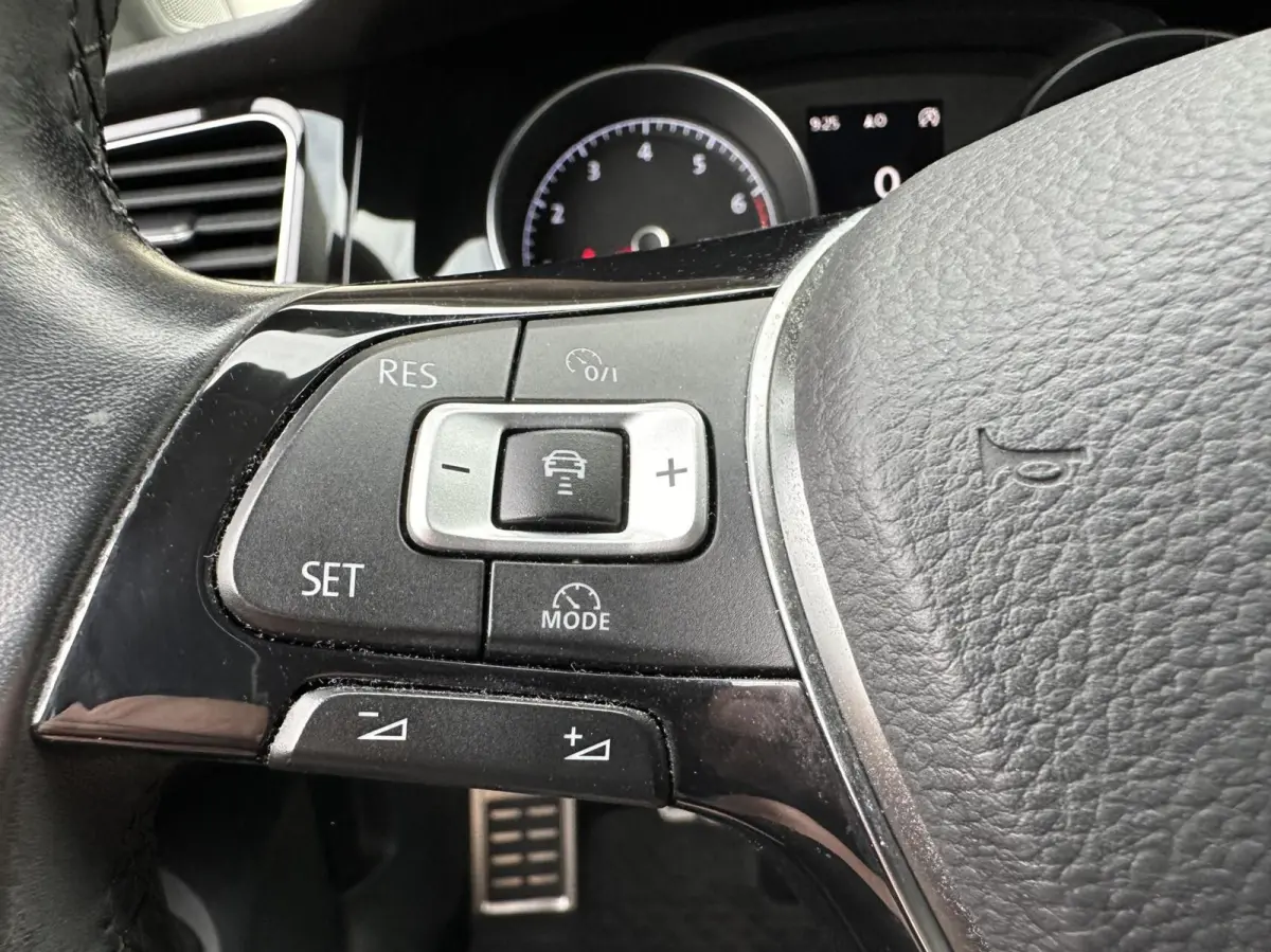 1.4 TSI Allstar edition Clima Navi PDC v+a Adap Cruise