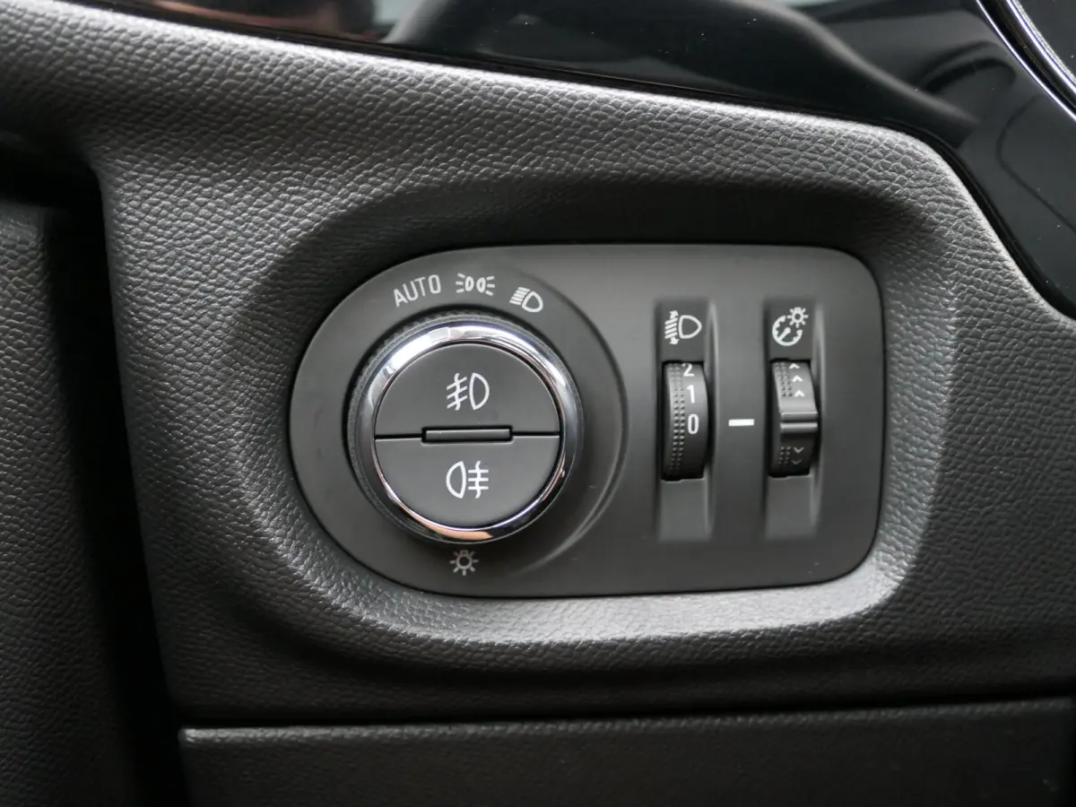 1.2 Elegance | Panoramadak | Achteruitrijcamera | Half leder | Stuur-/Stoelverwarming | LED | Lichtmetalen velgen | Climate Control | Apple-/Android Carplay | Cruise Control