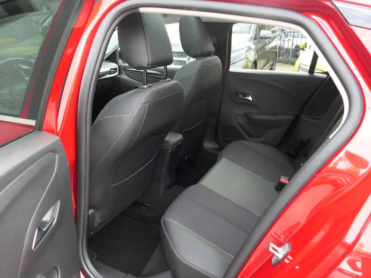 1.2 Elegance | Panoramadak | Achteruitrijcamera | Half leder | Stuur-/Stoelverwarming | LED | Lichtmetalen velgen | Climate Control | Apple-/Android Carplay | Cruise Control