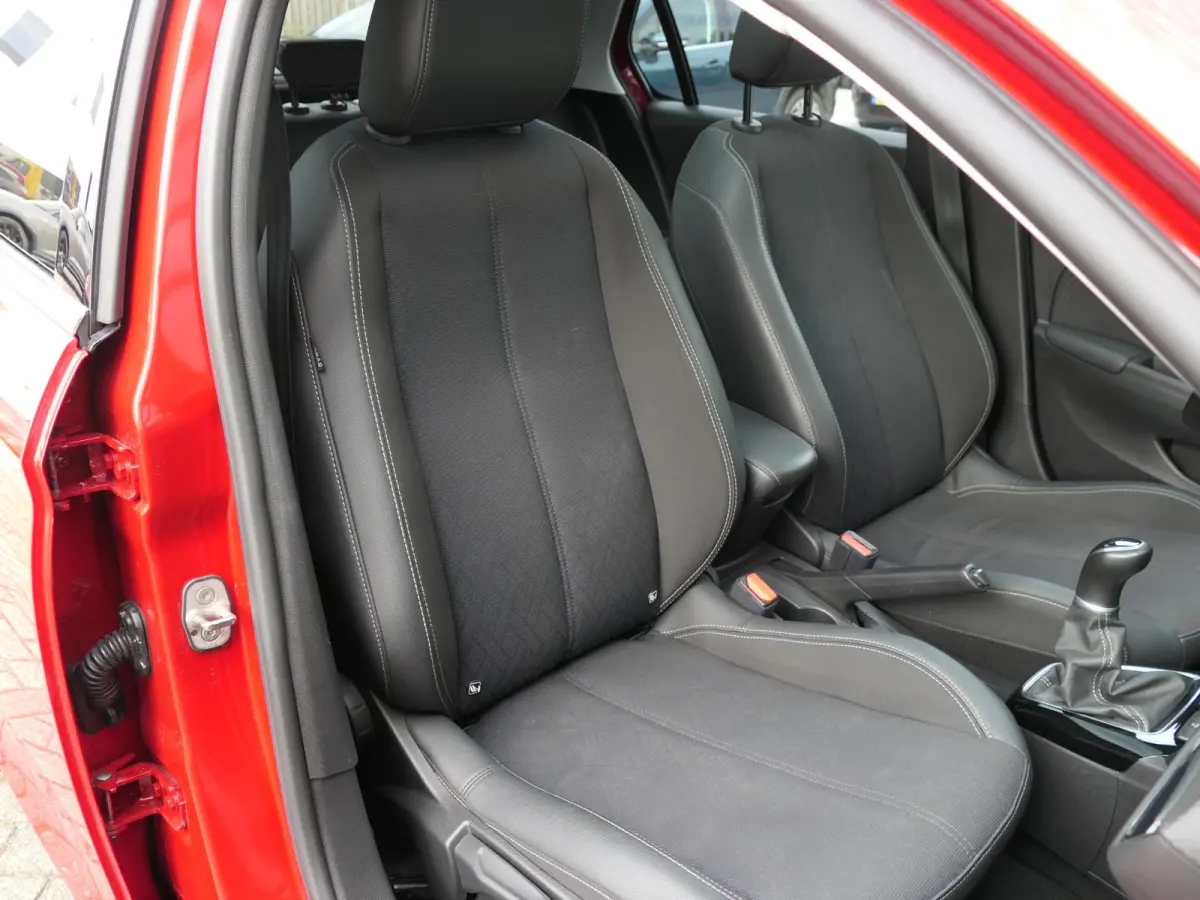1.2 Elegance | Panoramadak | Achteruitrijcamera | Half leder | Stuur-/Stoelverwarming | LED | Lichtmetalen velgen | Climate Control | Apple-/Android Carplay | Cruise Control