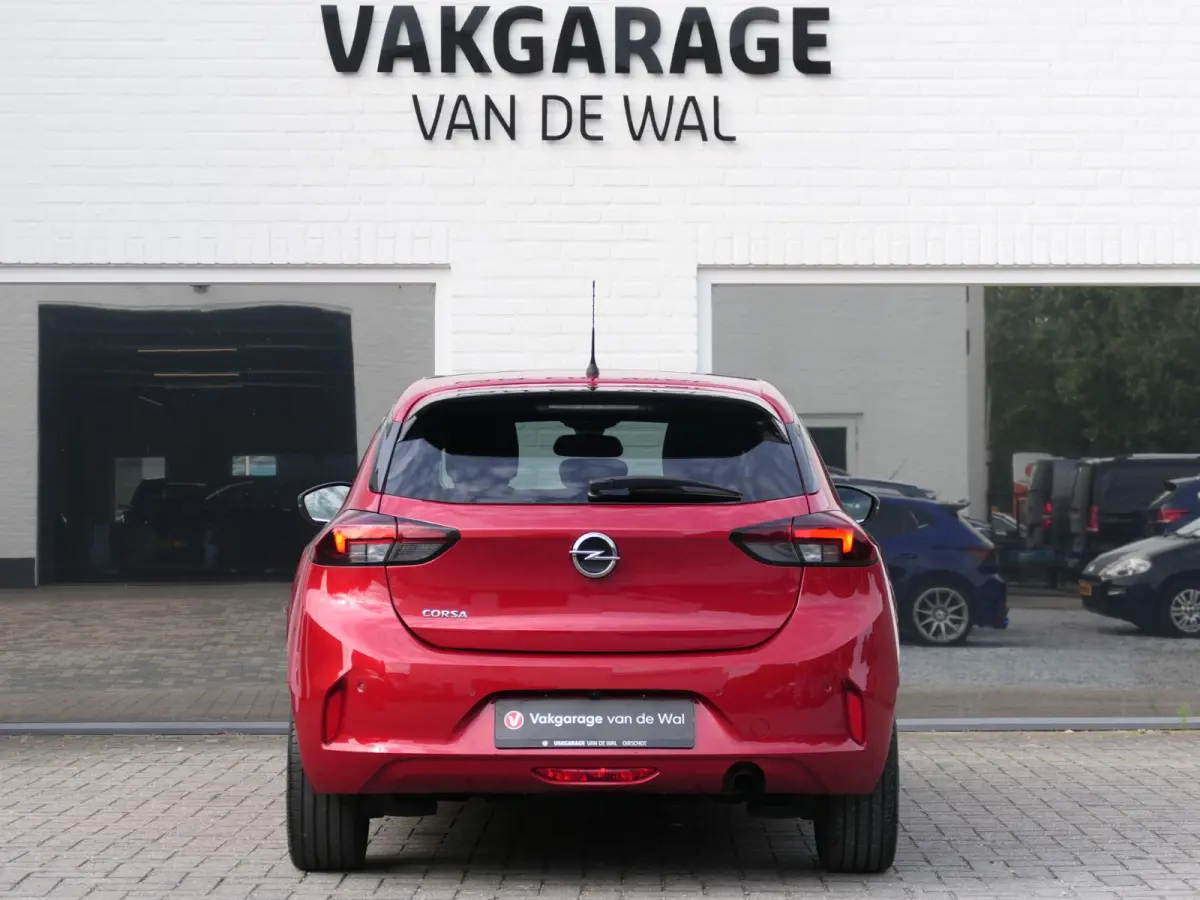 1.2 Elegance | Panoramadak | Achteruitrijcamera | Half leder | Stuur-/Stoelverwarming | LED | Lichtmetalen velgen | Climate Control | Apple-/Android Carplay | Cruise Control