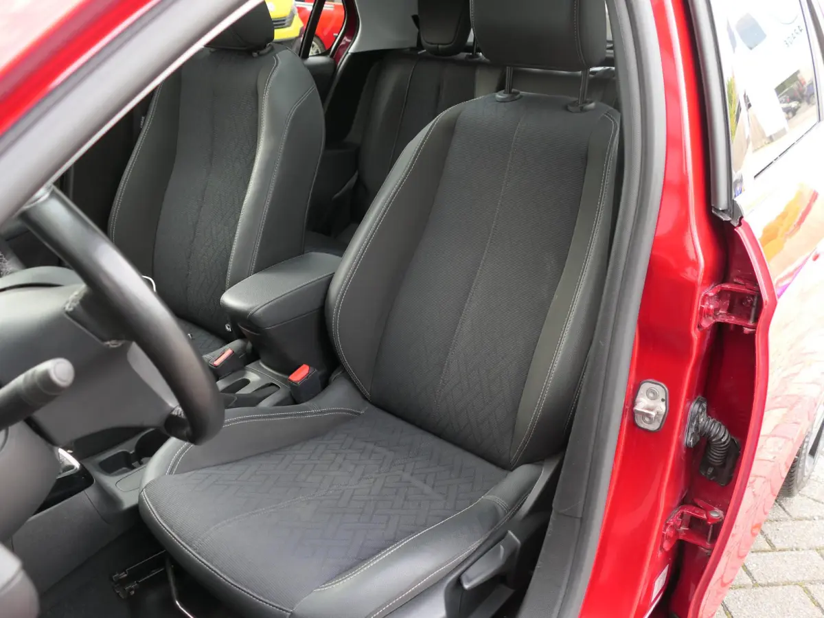 1.2 Elegance | Panoramadak | Achteruitrijcamera | Half leder | Stuur-/Stoelverwarming | LED | Lichtmetalen velgen | Climate Control | Apple-/Android Carplay | Cruise Control