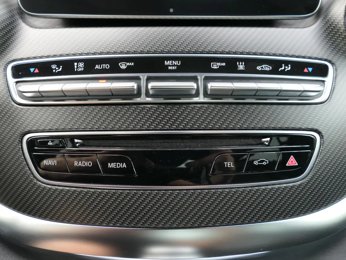 250d 4-MATIC Lang Exclusive | 7-persoons | Panoramadak | 360°-camera | Standkachel | Burmester | Carbon interieur | Dodehoek detectie | Elektrische schuifdeuren + achterklep | Stoelventilat