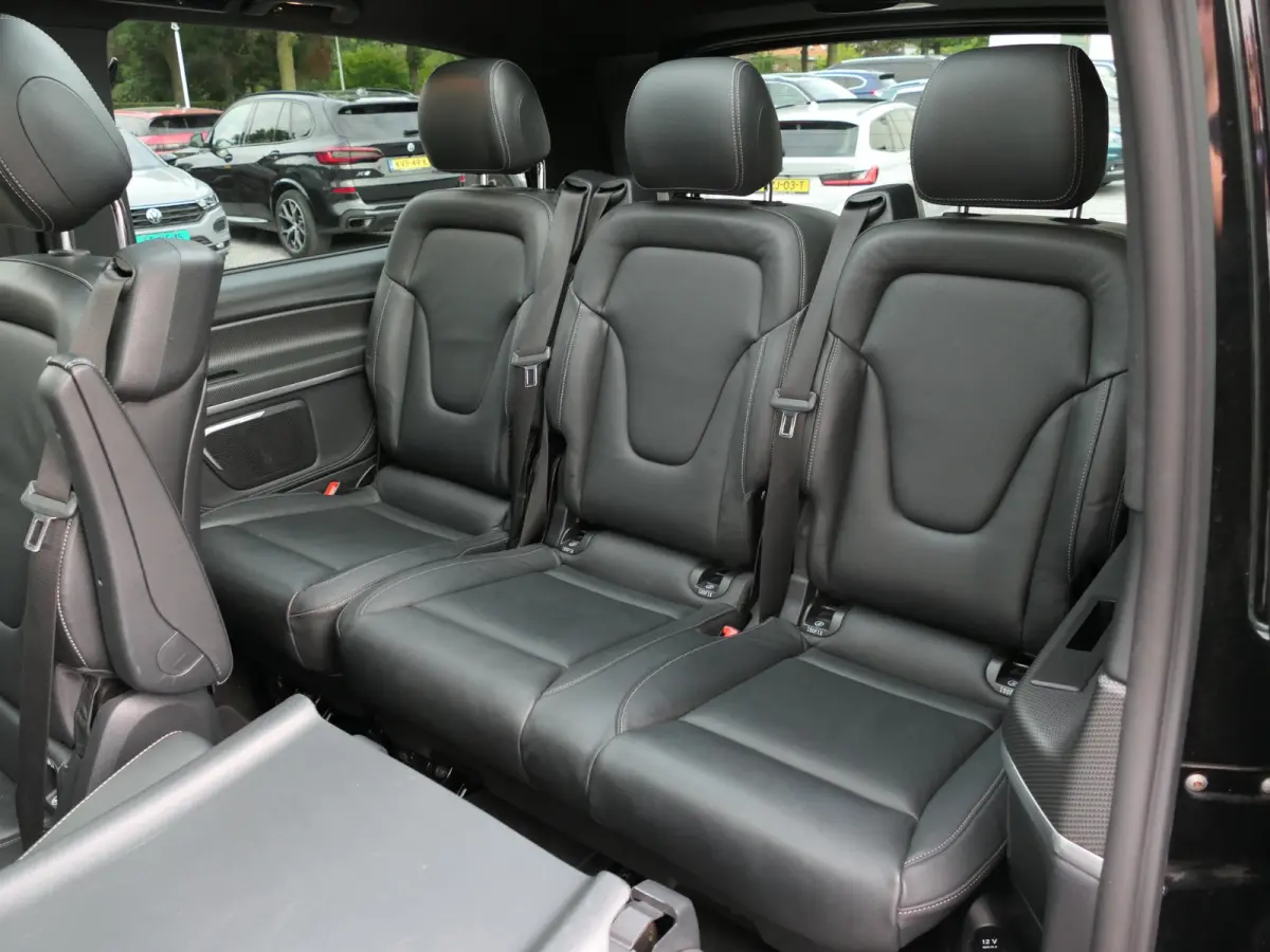 250d 4-MATIC Lang Exclusive | 7-persoons | Panoramadak | 360°-camera | Standkachel | Burmester | Carbon interieur | Dodehoek detectie | Elektrische schuifdeuren + achterklep | Stoelventilat