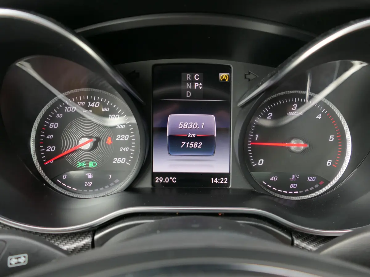 250d 4-MATIC Lang Exclusive | 7-persoons | Panoramadak | 360°-camera | Standkachel | Burmester | Carbon interieur | Dodehoek detectie | Elektrische schuifdeuren + achterklep | Stoelventilat