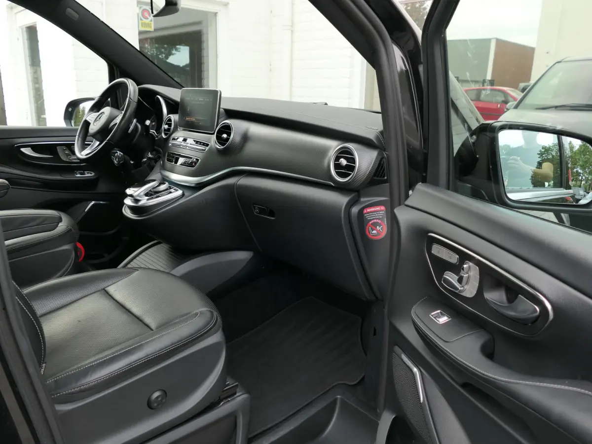 250d 4-MATIC Lang Exclusive | 7-persoons | Panoramadak | 360°-camera | Standkachel | Burmester | Carbon interieur | Dodehoek detectie | Elektrische schuifdeuren + achterklep | Stoelventilat