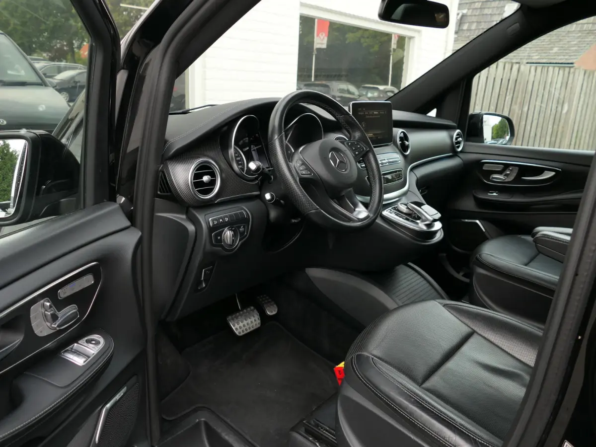 250d 4-MATIC Lang Exclusive | 7-persoons | Panoramadak | 360°-camera | Standkachel | Burmester | Carbon interieur | Dodehoek detectie | Elektrische schuifdeuren + achterklep | Stoelventilat