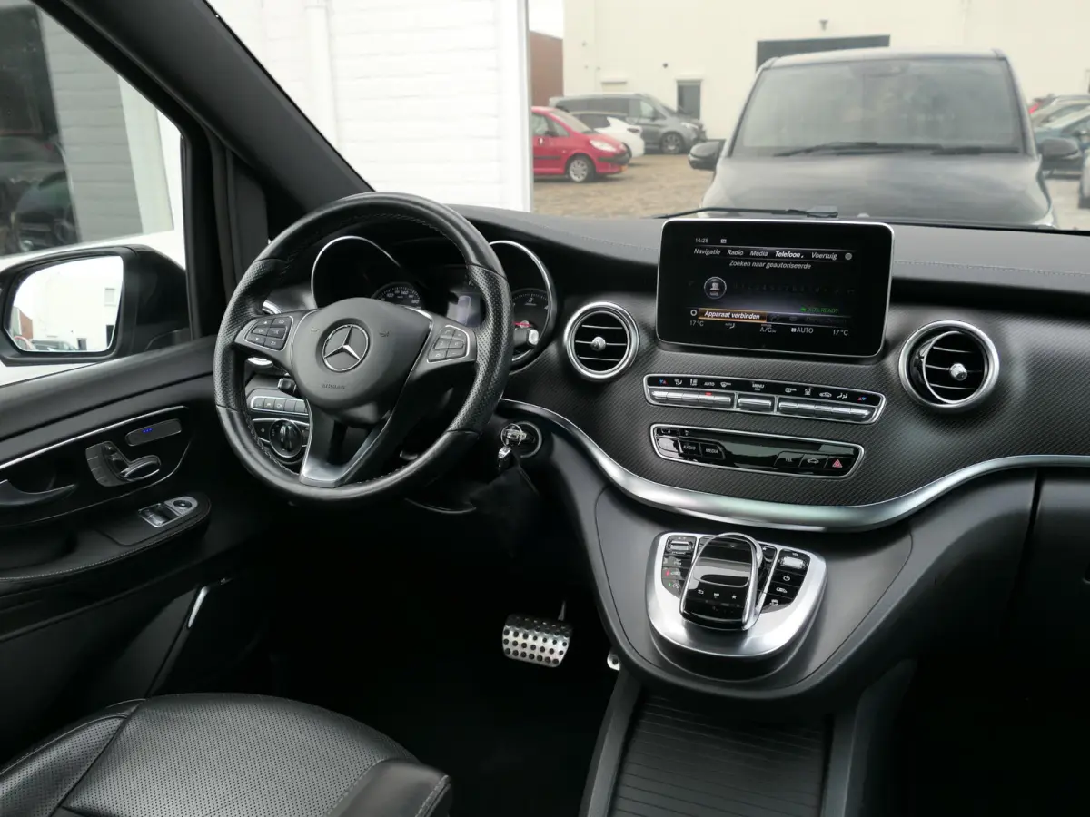 250d 4-MATIC Lang Exclusive | 7-persoons | Panoramadak | 360°-camera | Standkachel | Burmester | Carbon interieur | Dodehoek detectie | Elektrische schuifdeuren + achterklep | Stoelventilat