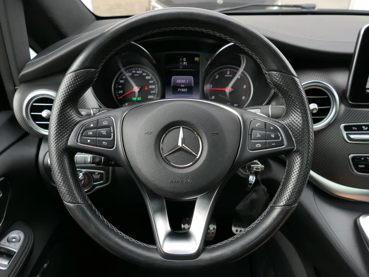 250d 4-MATIC Lang Exclusive | 7-persoons | Panoramadak | 360°-camera | Standkachel | Burmester | Carbon interieur | Dodehoek detectie | Elektrische schuifdeuren + achterklep | Stoelventilat