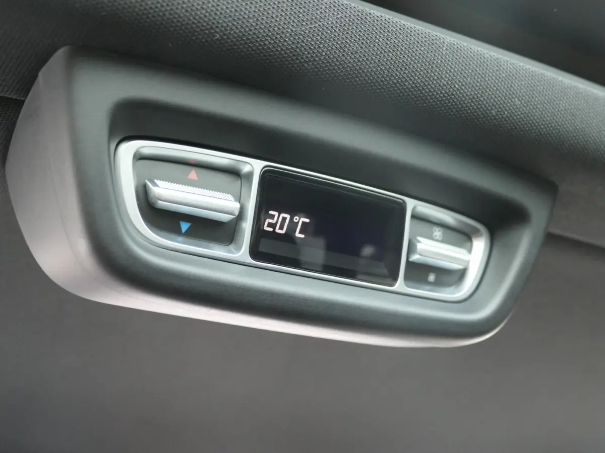 250d 4-MATIC Lang Exclusive | 7-persoons | Panoramadak | 360°-camera | Standkachel | Burmester | Carbon interieur | Dodehoek detectie | Elektrische schuifdeuren + achterklep | Stoelventilat