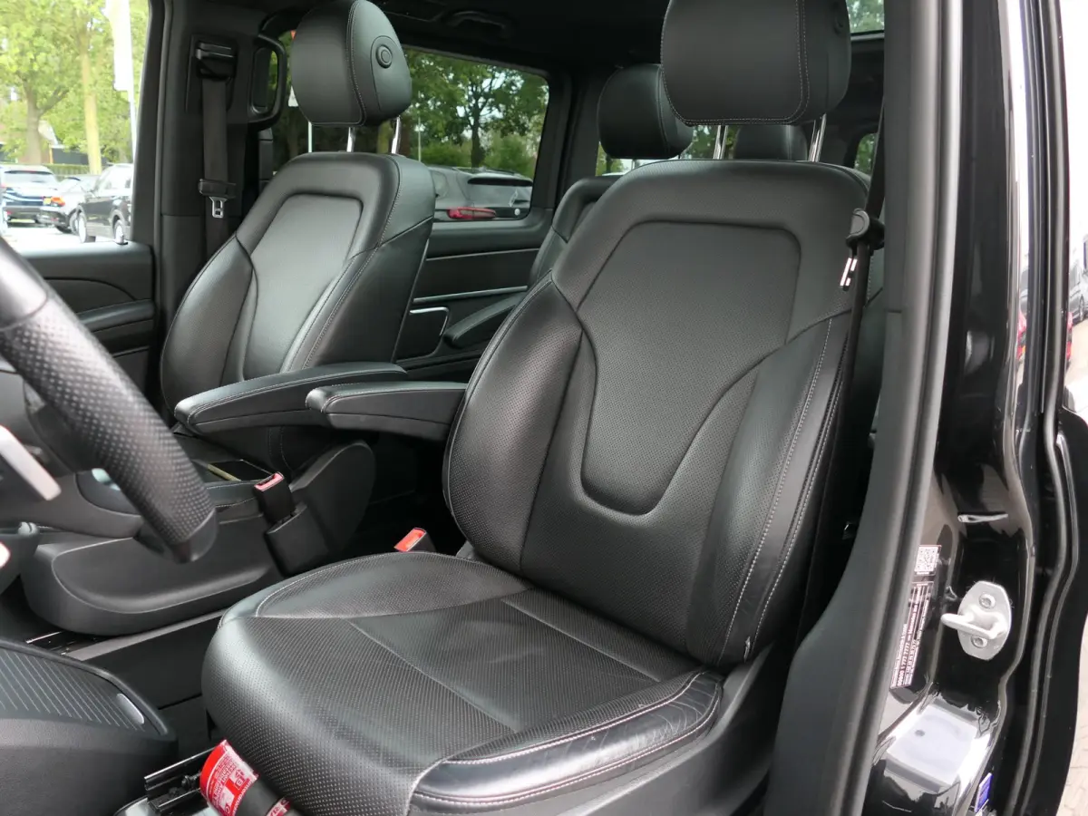 250d 4-MATIC Lang Exclusive | 7-persoons | Panoramadak | 360°-camera | Standkachel | Burmester | Carbon interieur | Dodehoek detectie | Elektrische schuifdeuren + achterklep | Stoelventilat