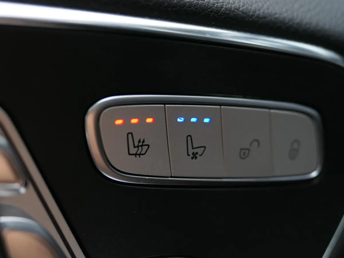 250d 4-MATIC Lang Exclusive | 7-persoons | Panoramadak | 360°-camera | Standkachel | Burmester | Carbon interieur | Dodehoek detectie | Elektrische schuifdeuren + achterklep | Stoelventilat