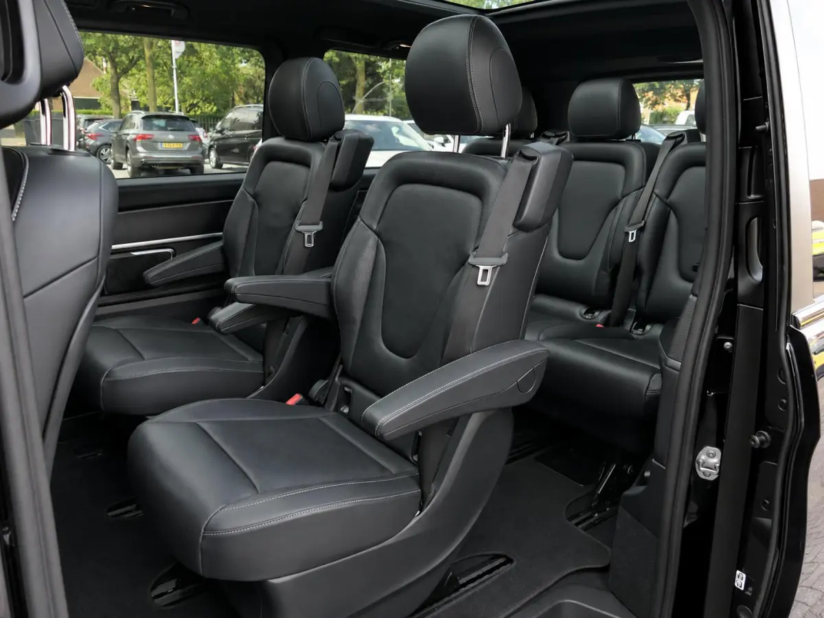 250d 4-MATIC Lang Exclusive | 7-persoons | Panoramadak | 360°-camera | Standkachel | Burmester | Carbon interieur | Dodehoek detectie | Elektrische schuifdeuren + achterklep | Stoelventilat
