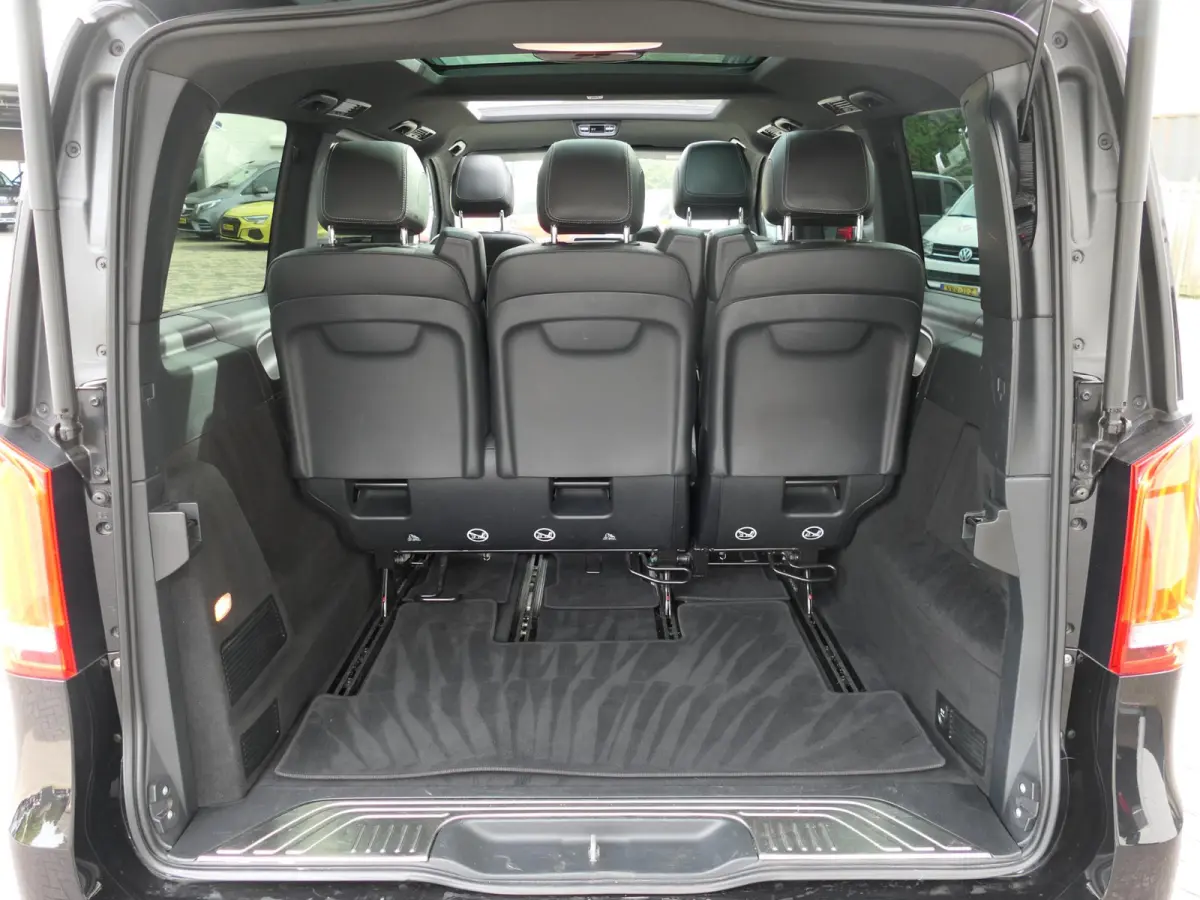 250d 4-MATIC Lang Exclusive | 7-persoons | Panoramadak | 360°-camera | Standkachel | Burmester | Carbon interieur | Dodehoek detectie | Elektrische schuifdeuren + achterklep | Stoelventilat