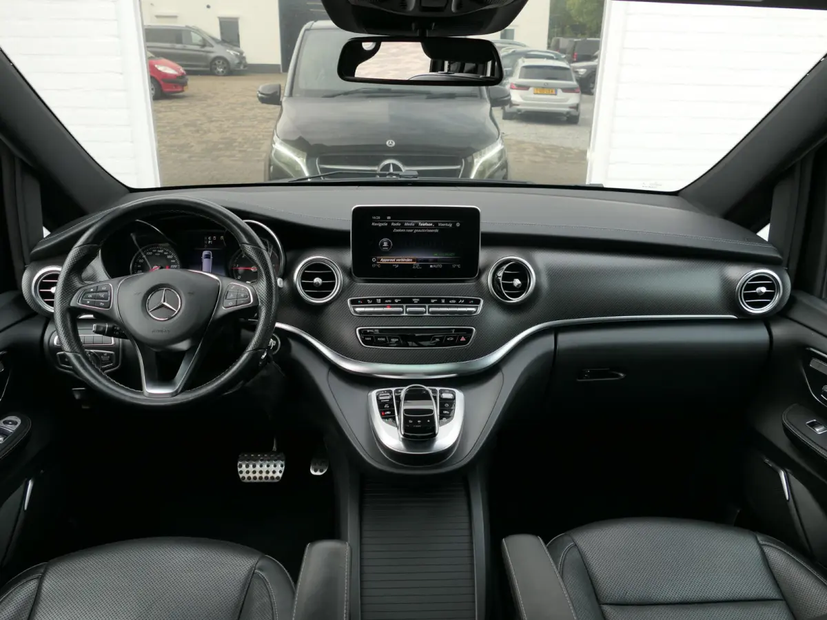 250d 4-MATIC Lang Exclusive | 7-persoons | Panoramadak | 360°-camera | Standkachel | Burmester | Carbon interieur | Dodehoek detectie | Elektrische schuifdeuren + achterklep | Stoelventilat