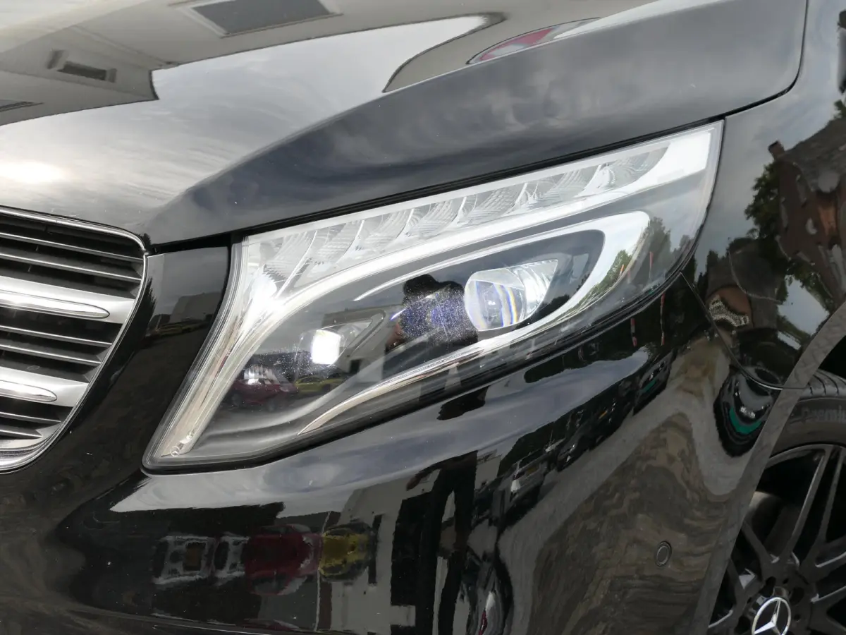 250d 4-MATIC Lang Exclusive | 7-persoons | Panoramadak | 360°-camera | Standkachel | Burmester | Carbon interieur | Dodehoek detectie | Elektrische schuifdeuren + achterklep | Stoelventilat