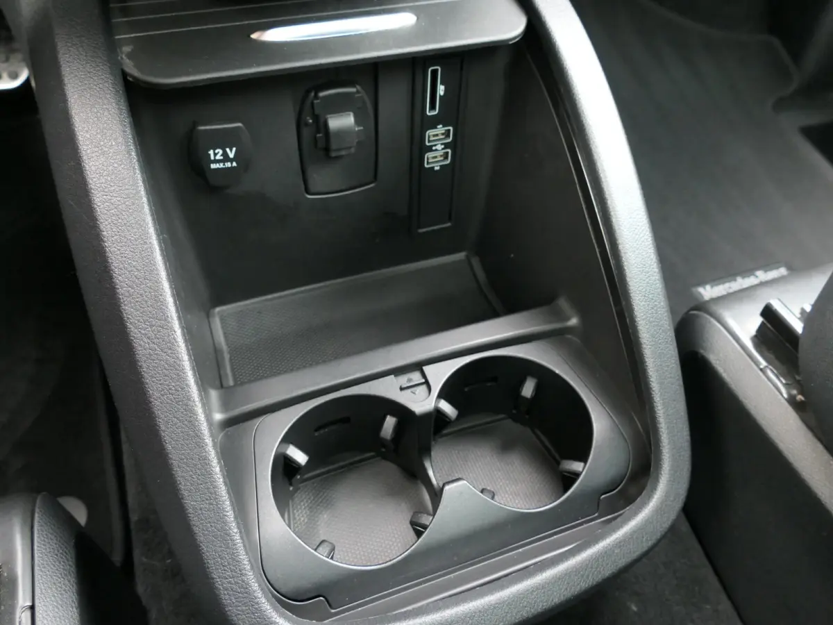 250d 4-MATIC Lang Exclusive | 7-persoons | Panoramadak | 360°-camera | Standkachel | Burmester | Carbon interieur | Dodehoek detectie | Elektrische schuifdeuren + achterklep | Stoelventilat