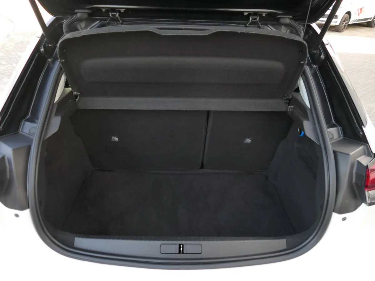 1.2 Elegance | Panoramadak | Achteruitrijcamera | Half leder | Stuur-/Stoelverwarming | LED | Lichtmetalen velgen | Climate Control | Apple-/Android Carplay | Cruise Control