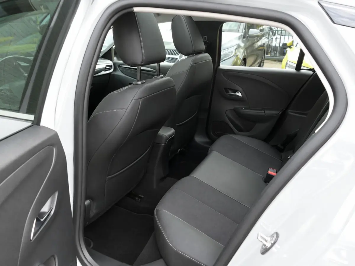 1.2 Elegance | Panoramadak | Achteruitrijcamera | Half leder | Stuur-/Stoelverwarming | LED | Lichtmetalen velgen | Climate Control | Apple-/Android Carplay | Cruise Control
