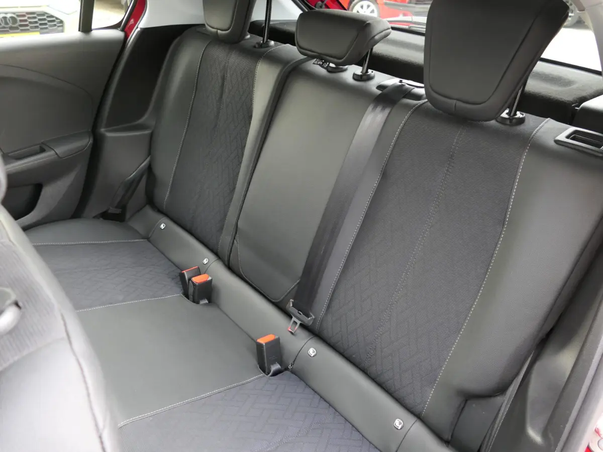 1.2 Elegance | Panoramadak | Achteruitrijcamera | Half leder | Stuur-/Stoelverwarming | LED | Lichtmetalen velgen | Climate Control | Apple-/Android Carplay | Cruise Control