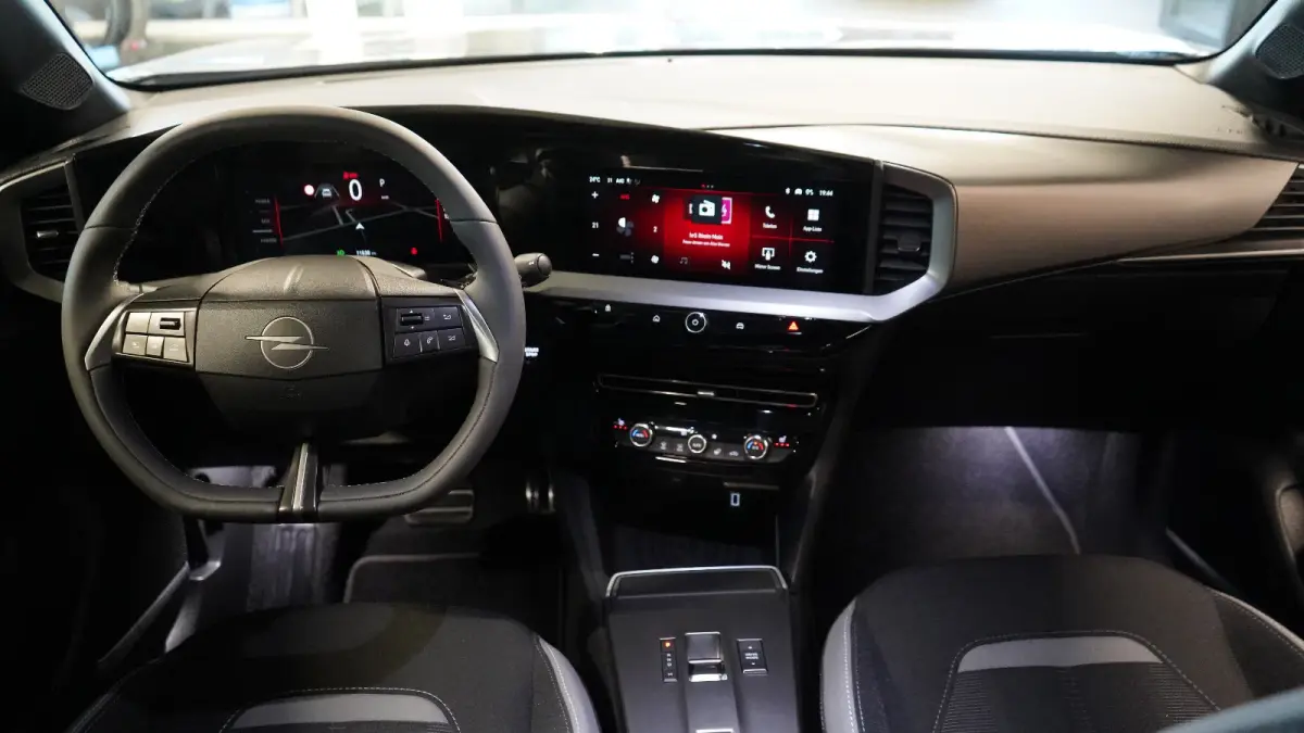1.2 Turbo Hybrid GS ** MATRIX, ACC, TREKH, VERW. STUUR, CAMERA, APPLE  ** Ex OPEL AG - UNFALLFREI ** ** INFORMEER OOK NAAR ONZE AANTREKKELIJKE FINANCIAL-LEASE TARIEVEN **