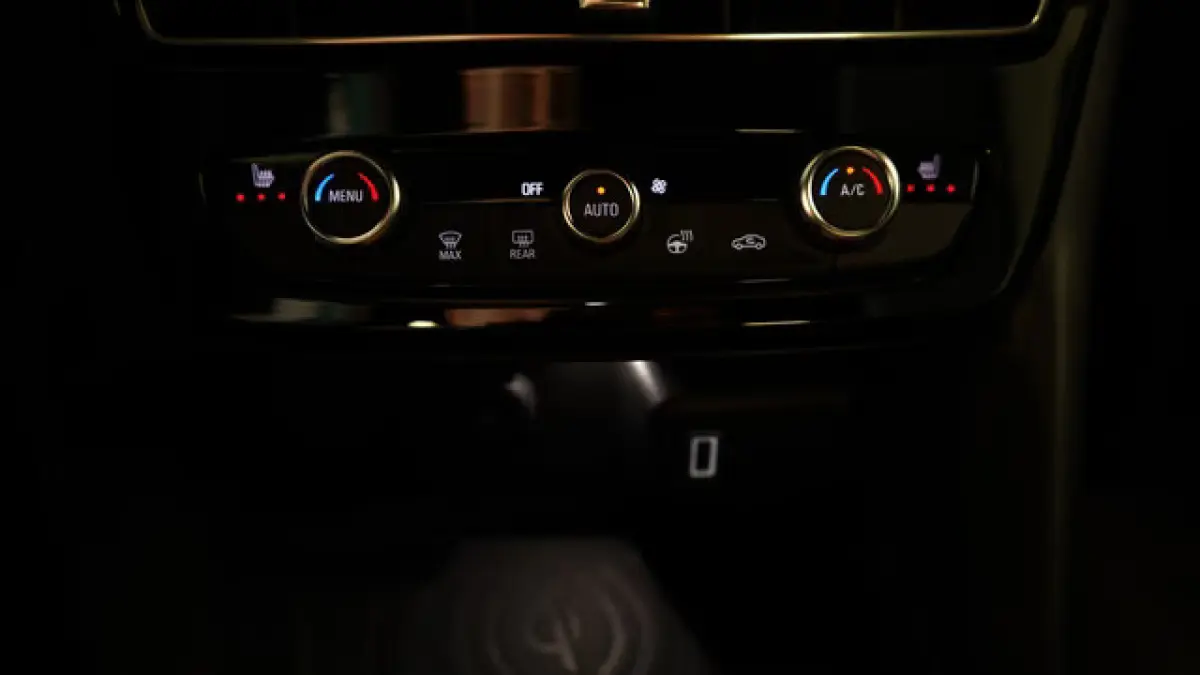 1.2 Turbo Hybrid GS ** MATRIX, ACC, TREKH, VERW. STUUR, CAMERA, APPLE  ** Ex OPEL AG - UNFALLFREI ** ** INFORMEER OOK NAAR ONZE AANTREKKELIJKE FINANCIAL-LEASE TARIEVEN **