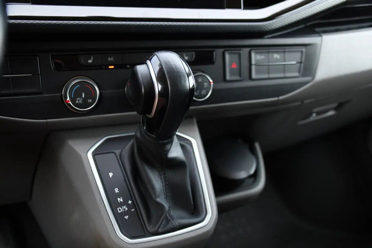 2.0 TDI L2H1 30 Bulli Virtual, Adaptieve Cruise, Carplay, LED, Stoelverwarming, Standkachel, Trekhaak, Automaat, Multimedia, 150pk, Uniek!