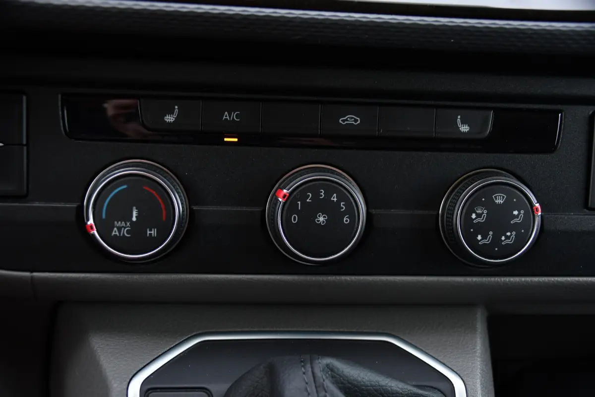 2.0 TDI L2H1 30 Bulli Virtual, Adaptieve Cruise, Carplay, LED, Stoelverwarming, Standkachel, Trekhaak, Automaat, Multimedia, 150pk, Uniek!