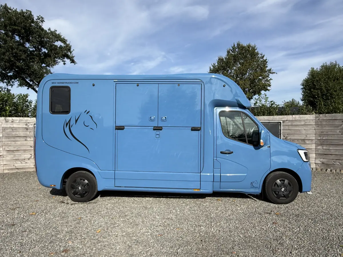 | HORSETRUCK | KRISMAR | STALLION 3XL | 2021 | HENGST | 29.581KM | AUTOMATIC | 3-SEAT | L3 | 180PK | LUXE | NEDERLANDS KENTEKEN
