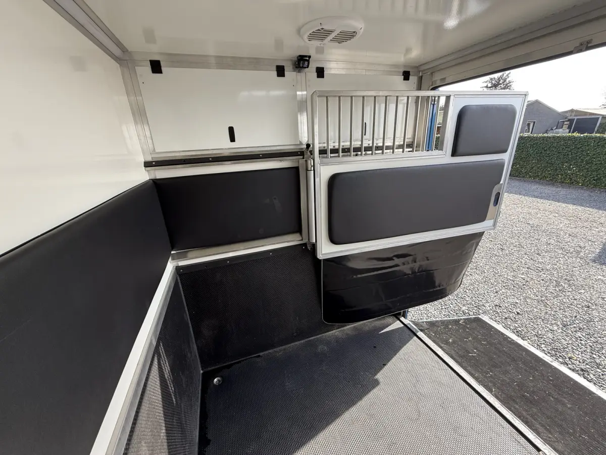 | HORSETRUCK | KRISMAR | STALLION 3XL | 2021 | HENGST | 29.581KM | AUTOMATIC | 3-SEAT | L3 | 180PK | LUXE | NEDERLANDS KENTEKEN
