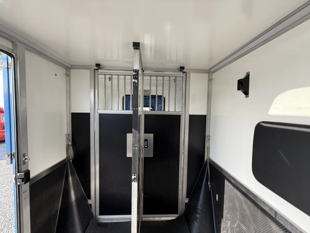 | HORSETRUCK | KRISMAR | STALLION 3XL | 2021 | HENGST | 29.581KM | AUTOMATIC | 3-SEAT | L3 | 180PK | LUXE | NEDERLANDS KENTEKEN