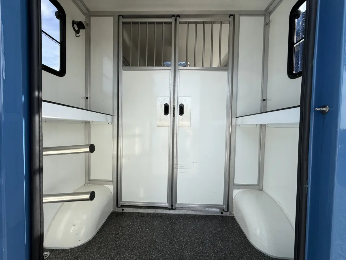 | HORSETRUCK | KRISMAR | STALLION 3XL | 2021 | HENGST | 29.581KM | AUTOMATIC | 3-SEAT | L3 | 180PK | LUXE | NEDERLANDS KENTEKEN