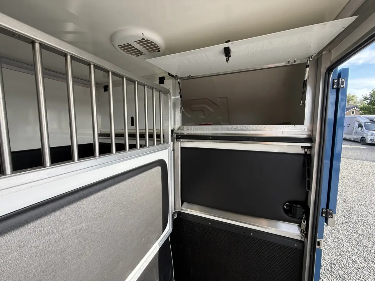 | HORSETRUCK | KRISMAR | STALLION 3XL | 2021 | HENGST | 29.581KM | AUTOMATIC | 3-SEAT | L3 | 180PK | LUXE | NEDERLANDS KENTEKEN
