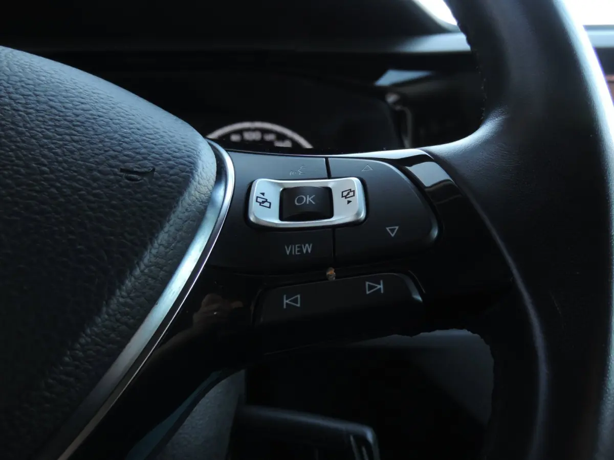 1.0 TSI Comfortline 87.000km | Camera | 18” Allseason | ACC | CarPlay | Navi | Priv.glas | DAB | Bluetooth