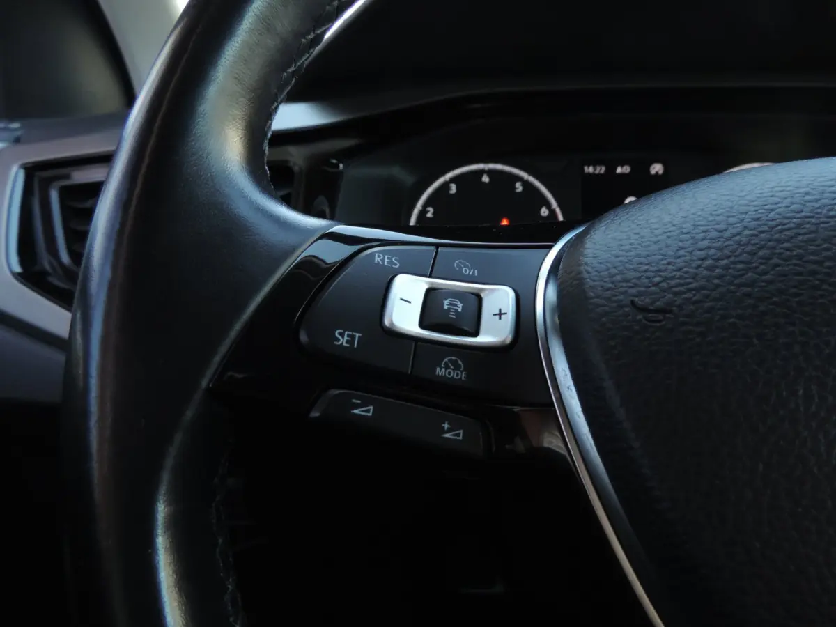 1.0 TSI Comfortline 87.000km | Camera | 18” Allseason | ACC | CarPlay | Navi | Priv.glas | DAB | Bluetooth