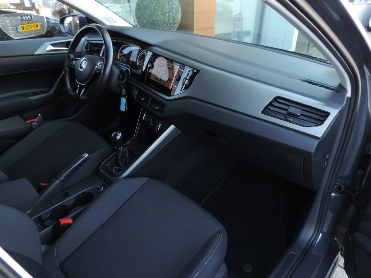 1.0 TSI Comfortline 87.000km | Camera | 18” Allseason | ACC | CarPlay | Navi | Priv.glas | DAB | Bluetooth